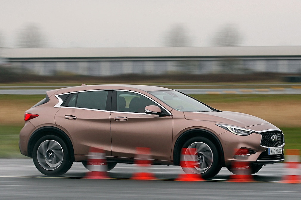 Infiniti Q30