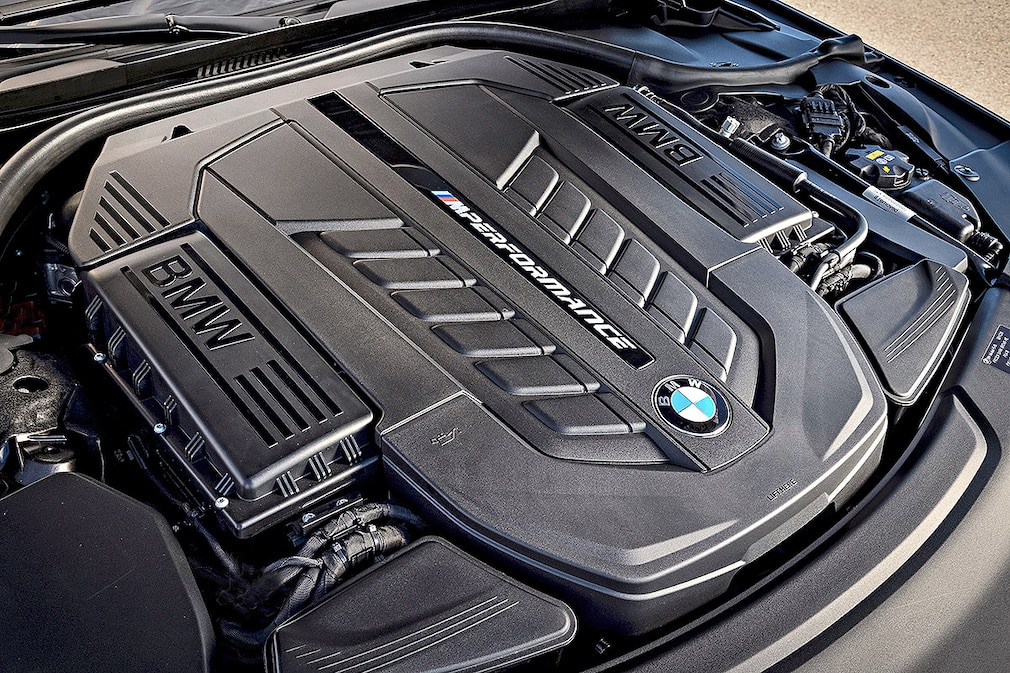 BMW M760Li xDrive !!! SPERRFRIST 05. Februar 2017 00:01 Uhr !!!