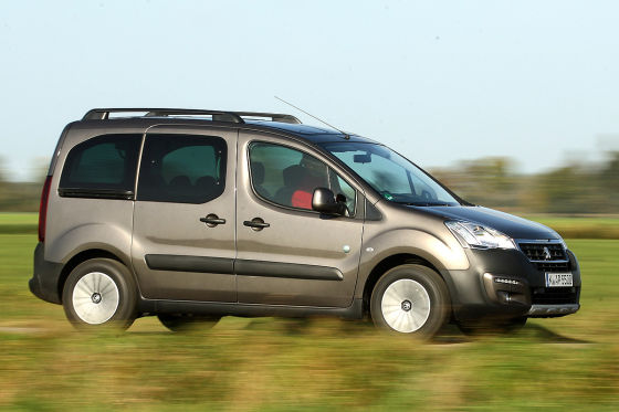 Familienfreunde Peugeot Partner und VW Caddy im Test