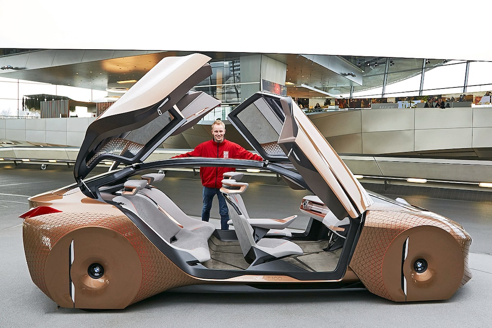 BMW Vision Next 100