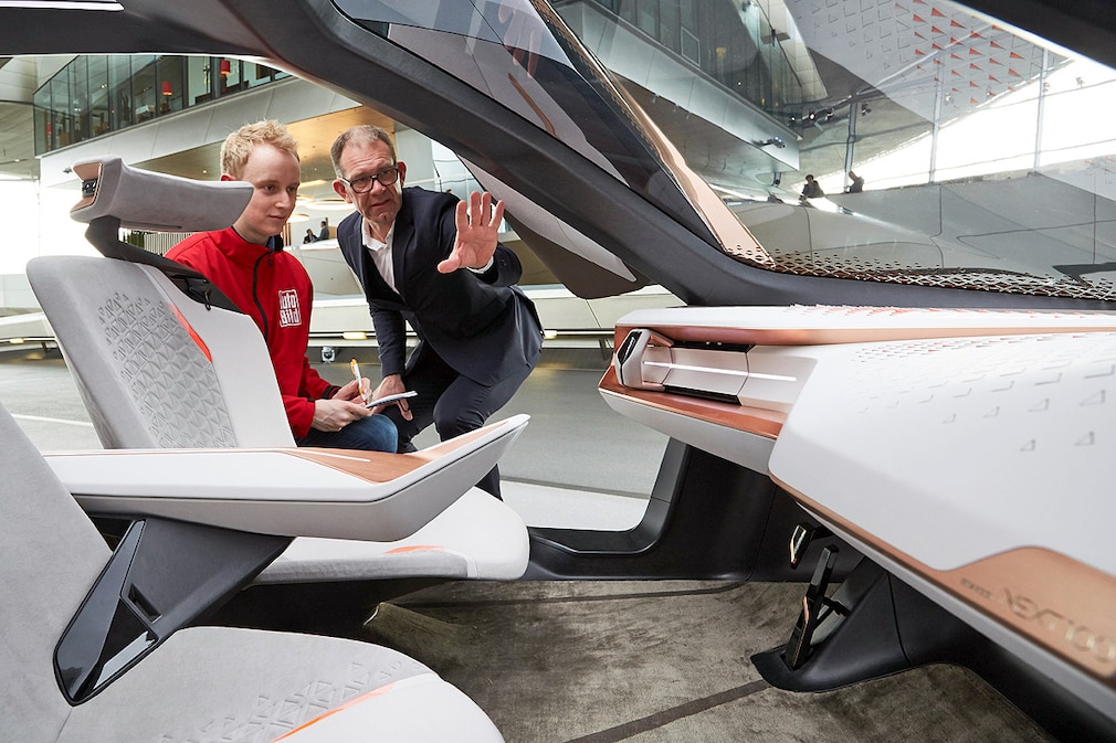 BMW Vision Next 100