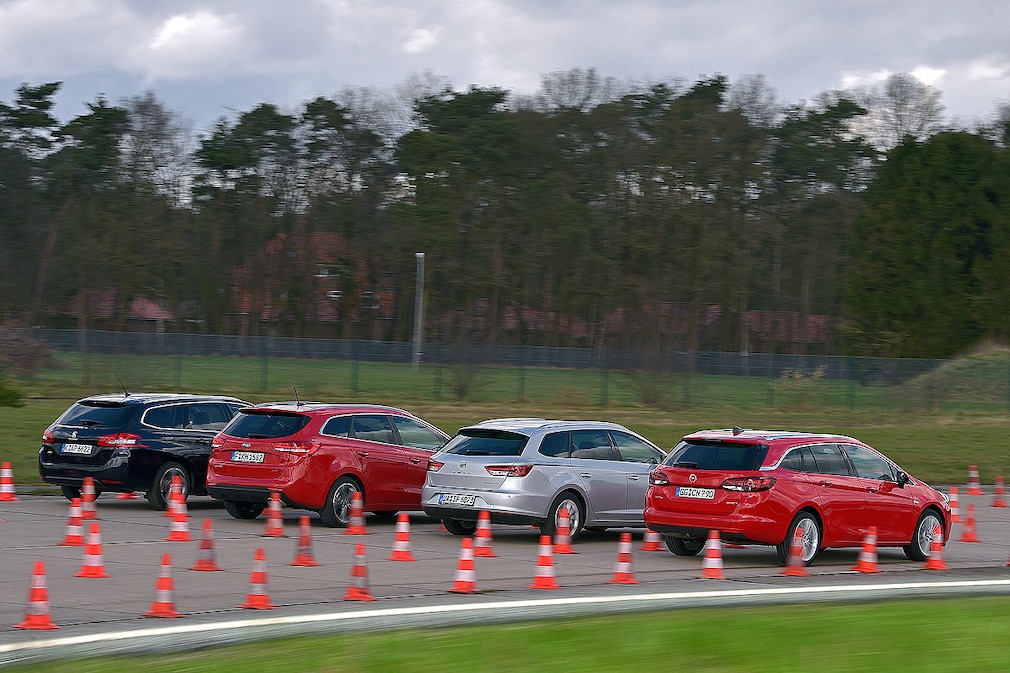 Peugeot 308 SW PureTech 110, Kia Ceed SW 1.0 T-GDI 120, Seat Leon ST 1.0 TSI Ecomotive, Opel Astra Sports Tourer 1.0 Ecotec