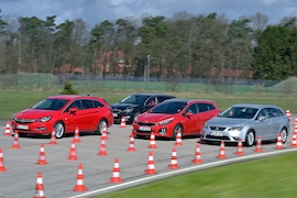 Opel Astra Sports Tourer 1.0 Ecotec, Peugeot 308 SW PureTech 110, Kia Ceed SW 1.0 T-GDI 120, Seat Leon ST 1.0 TSI Ecomotive