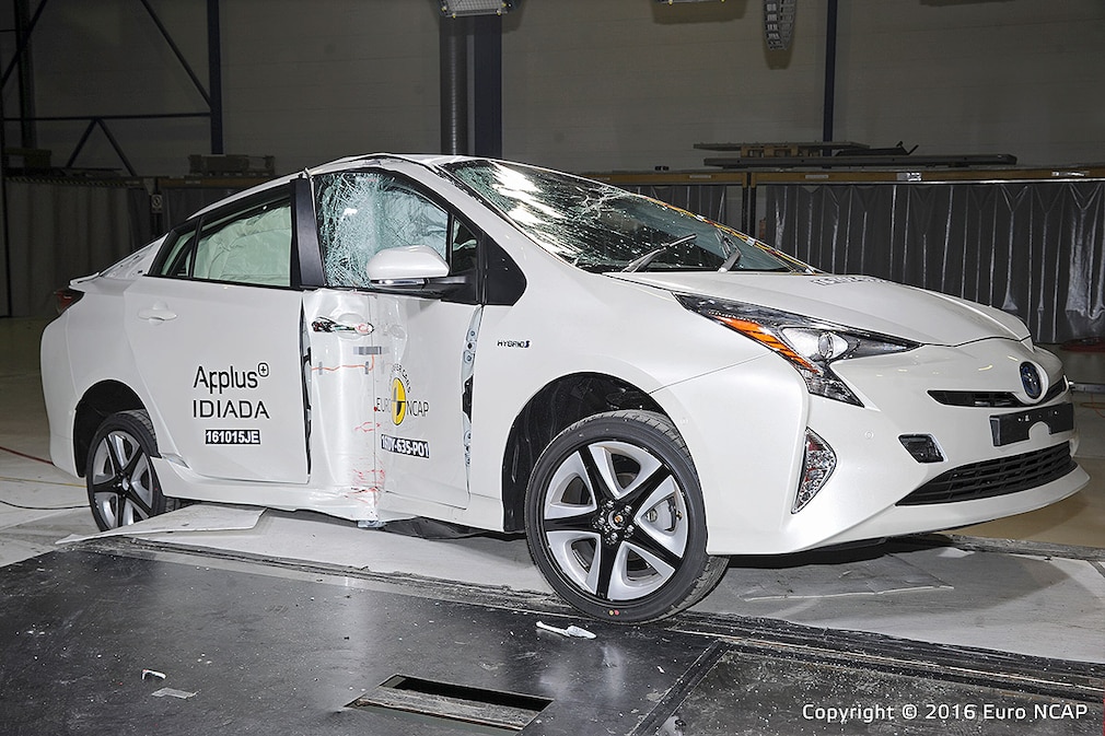 Euro NCAP Crashtest 2016 Toyota Prius