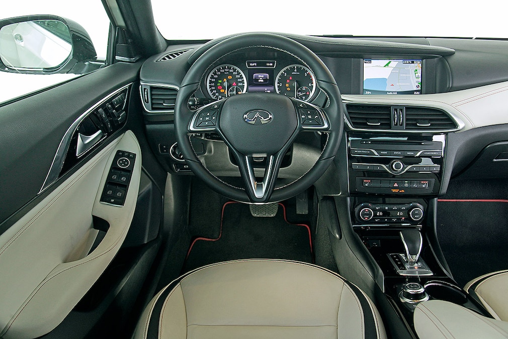 Infiniti Q30 2.2d AWD