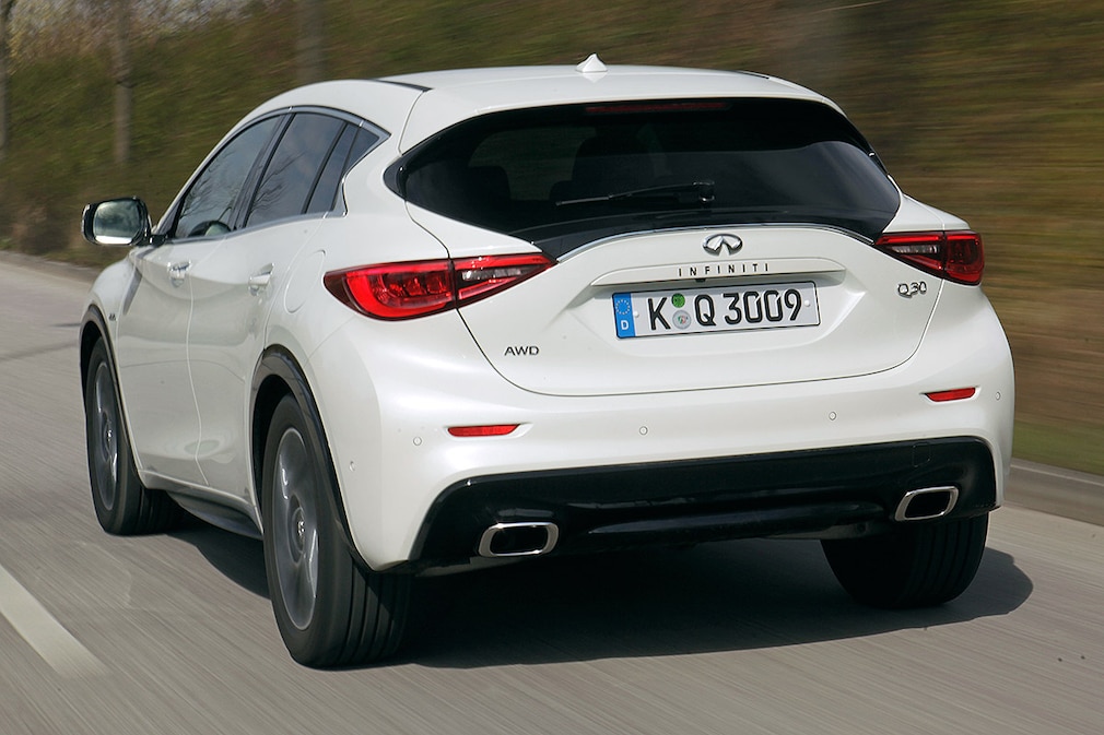 Infiniti Q30 2.2d AWD