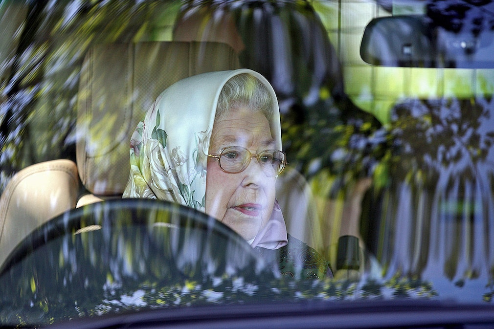 The Royal Windsor Horse Show. Queen Elizabeth II arrives by car to watch her horses compete at the Royal Windsor Horse Show in the grounds of Windsor Castle, Berkshire. Picture date: Friday May 11, 2012. See PA story ROYAL Windosr.