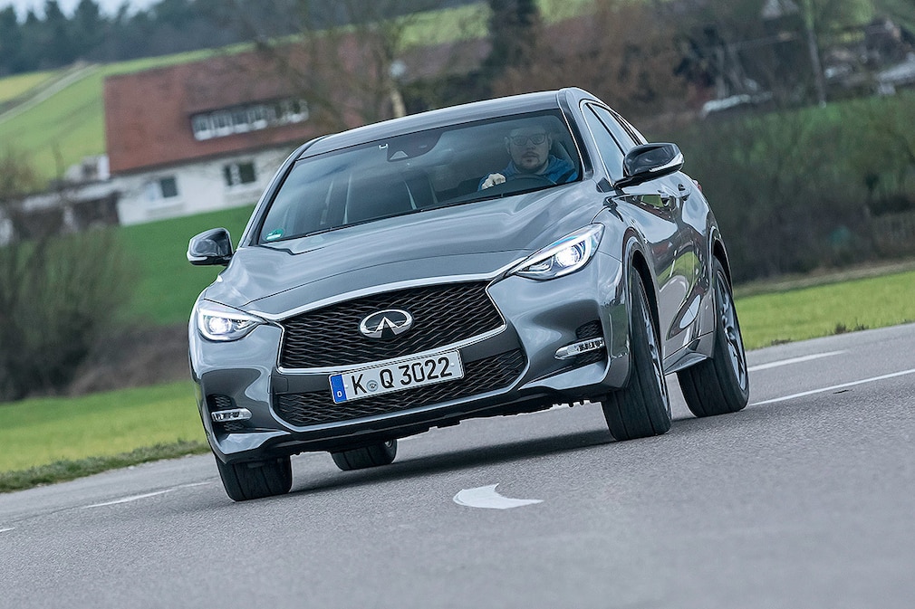 Infiniti Q30