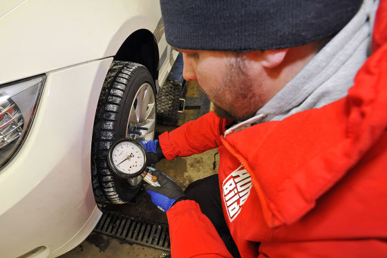 Measurement of tire pressure