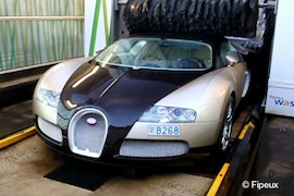 Bugatti Veyron in der Waschanlage