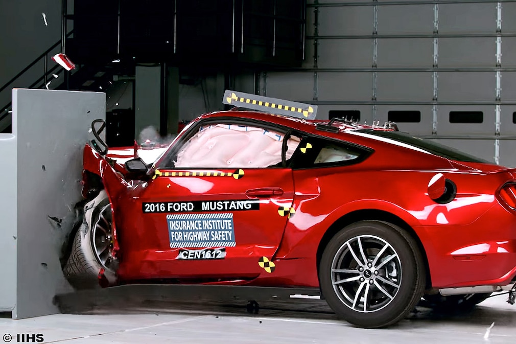 Muscle Cars Crash Test