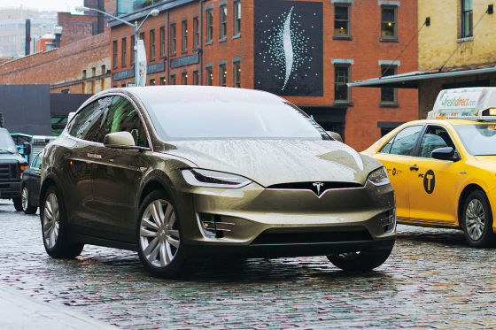 Tesla Model X: Sonnenschutz zum Nachrüsten - AUTO BILD