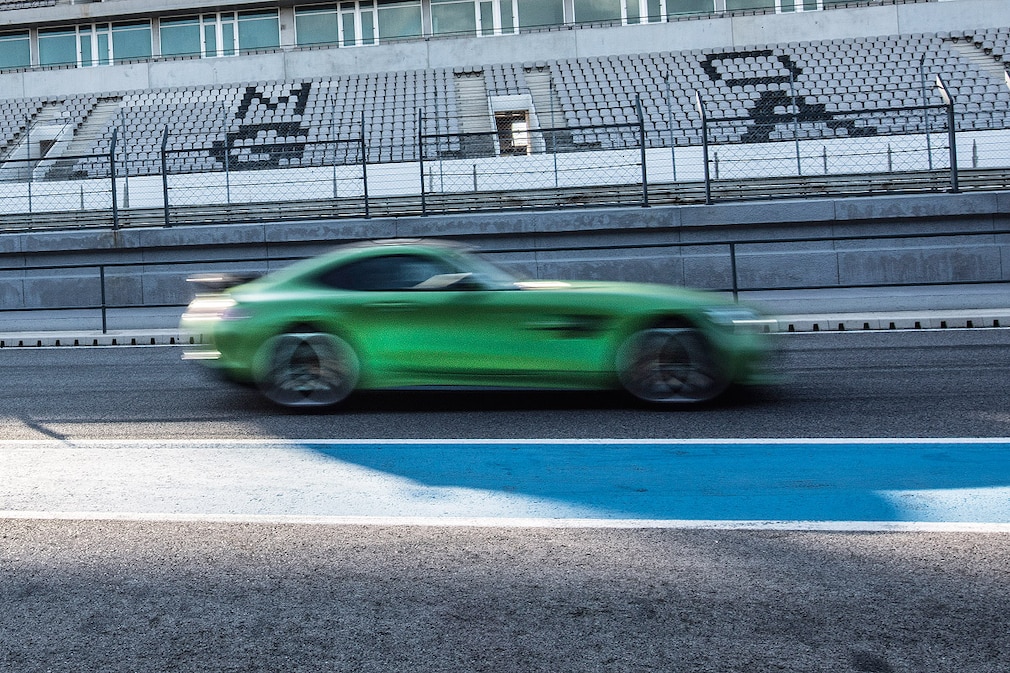 Mercedes-AMG GT-R