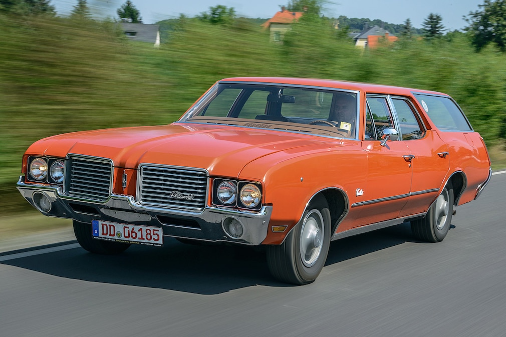 Oldsmobile Cutlass Cruiser