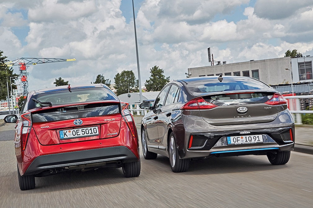 Toyota Prius Hyundai Ioniq Hybrid
