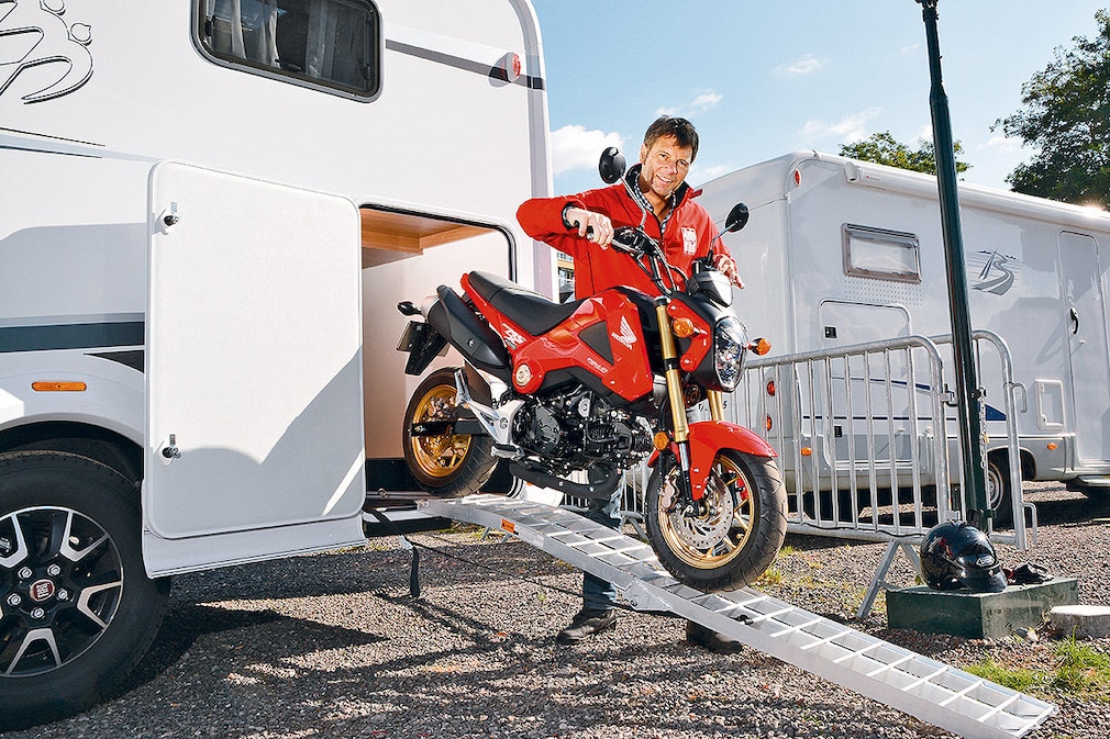 Wohnmobil Mit Großer Heckgarage Für Motorrad Motorräder für die Wohnmobil-Heckgarage - AUTO BILD