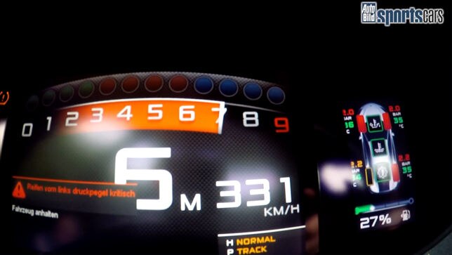 Mit 300 Sachen über den Asphalt