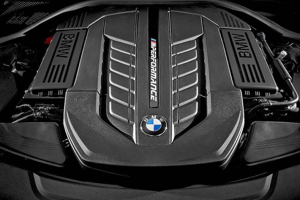 BMW M760Li xDrive !!! SPERRFRIST 12. Februar 2016 00:05 Uhr !!!