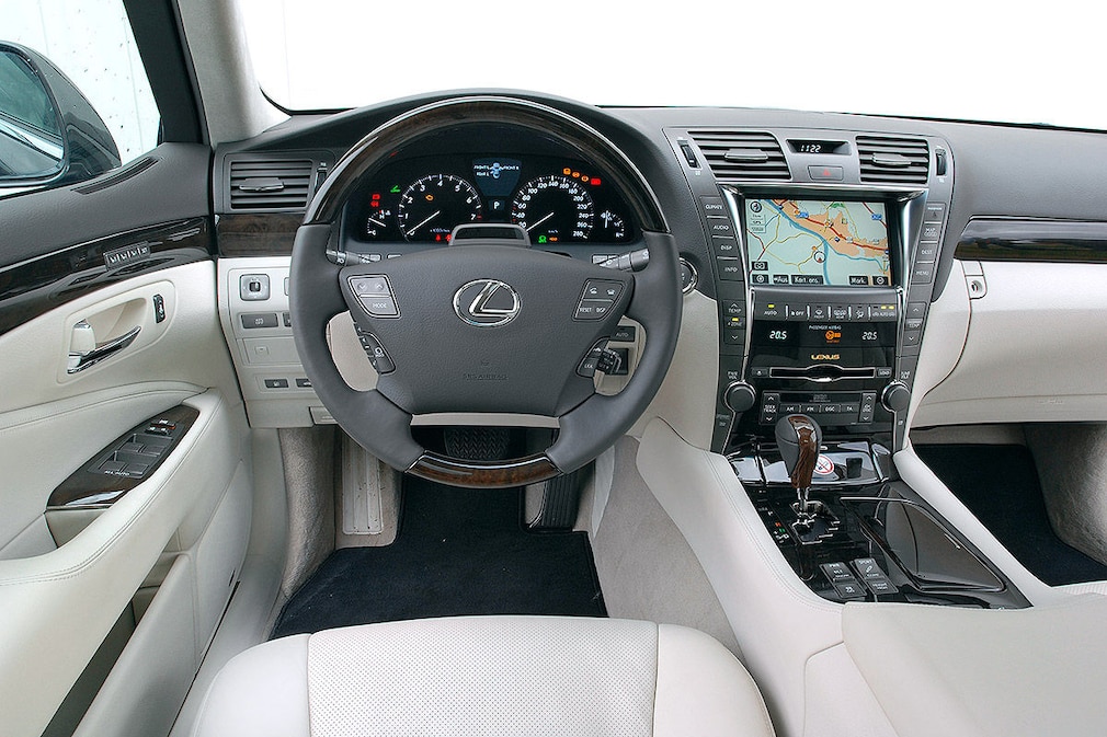 Lexus LS 460