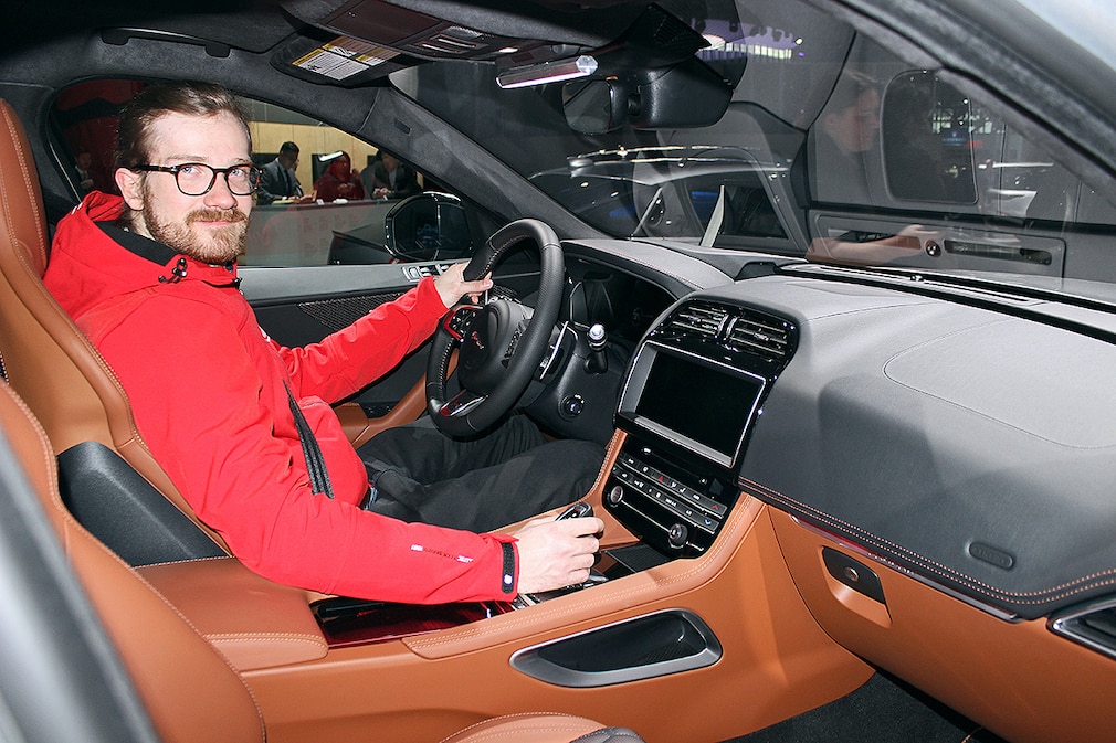 Jaguar F-Pace SVR