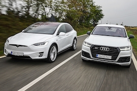 Audi SQ7 Tesla Model X