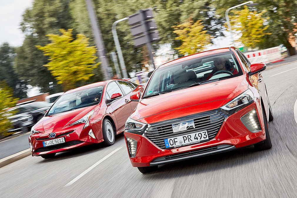 Toyota Prius Hyundai Ioniq