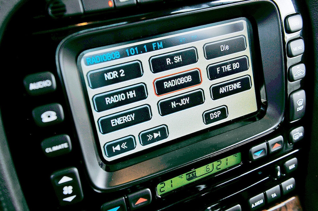 Jaguar XJR