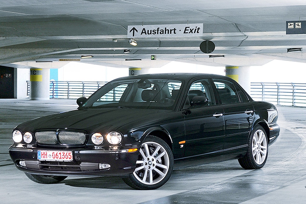 Jaguar XJR