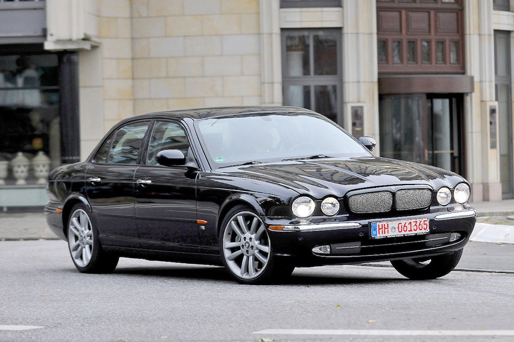 Jaguar XJR