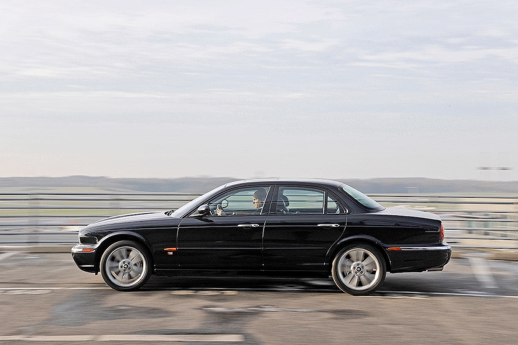 Jaguar XJR
