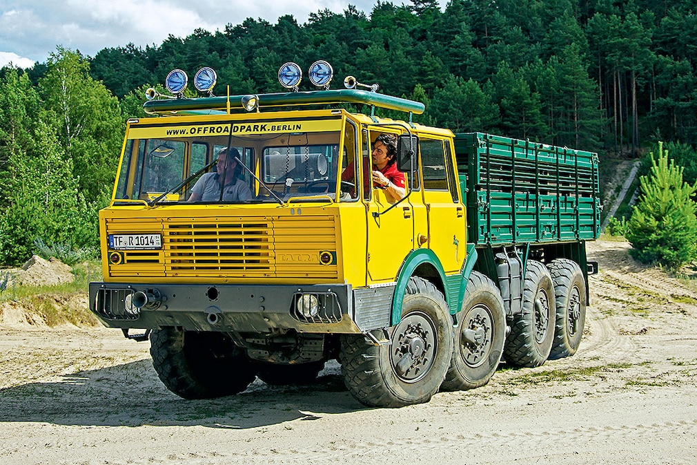 Tatra 813 8x8 Kolos