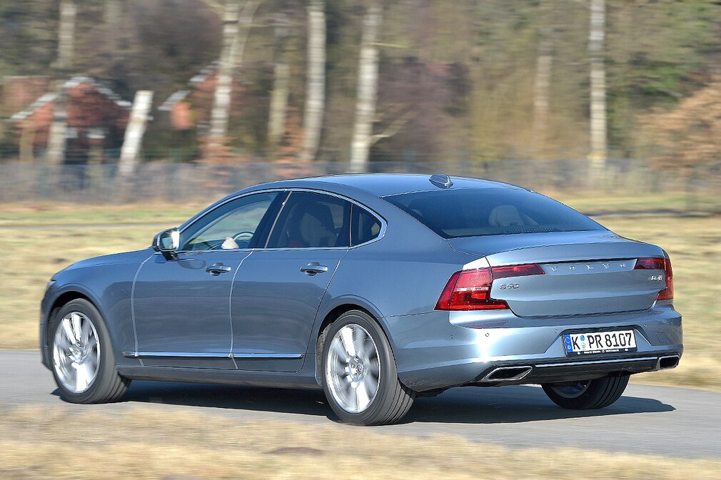 Volvo S90 D4