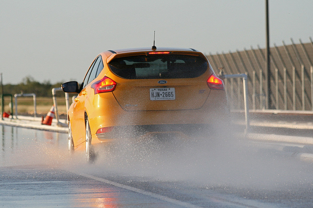 Ford Focus ST - Sommerreifentest