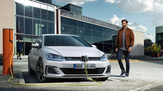 Wie ein Hybrid zwei Motoren kombiniert