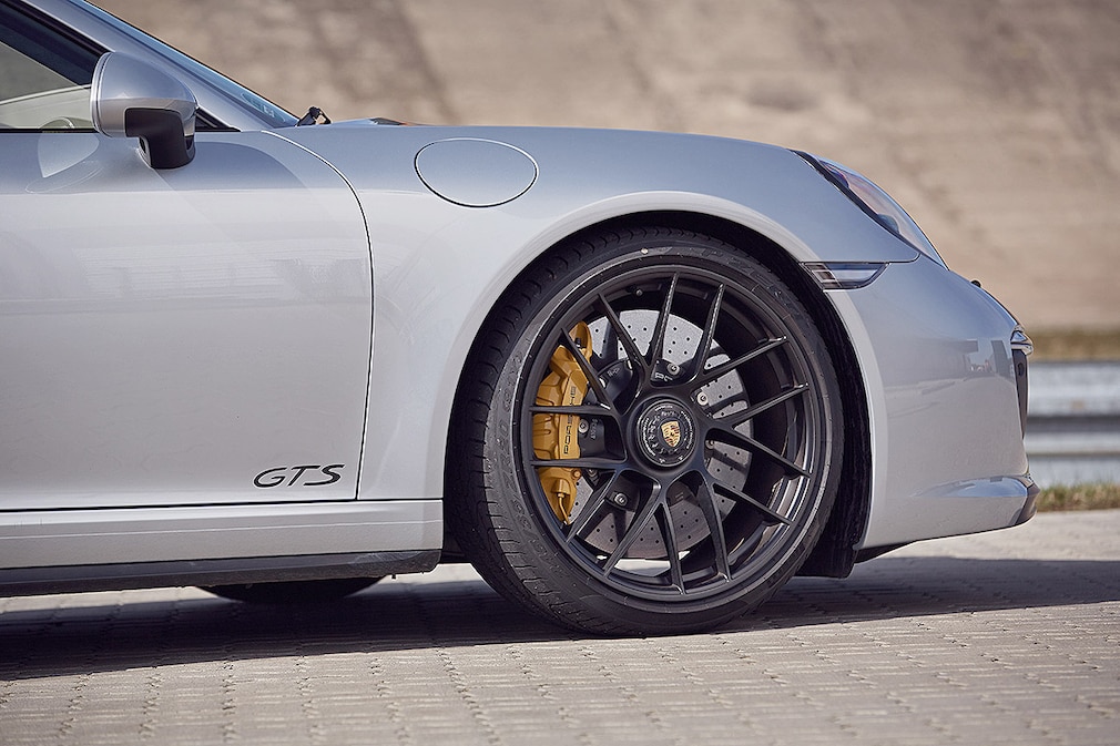 Porsche 911 Carrera GTS