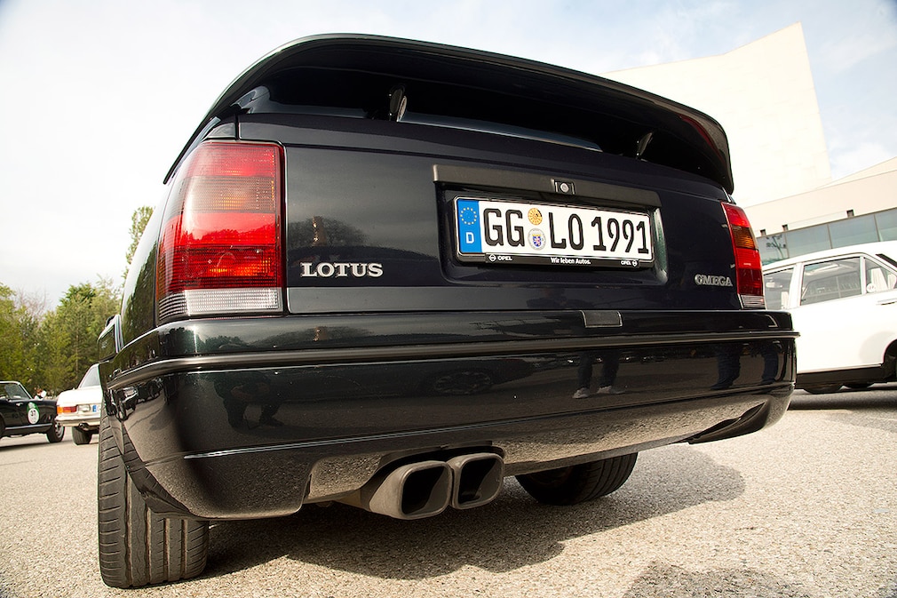 Opel Lotus Omega