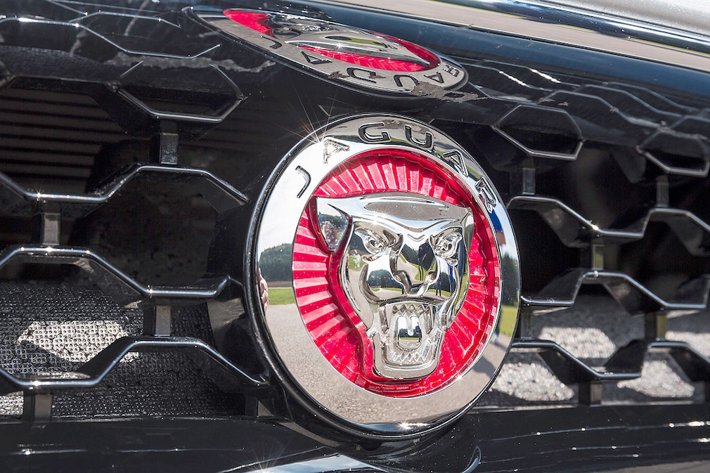 Jaguar F-Type R AWD Cabriolet