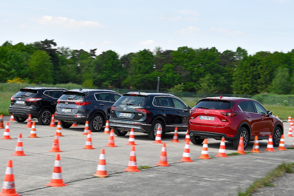 Nissian Qashqai 1.6 dCi All-Mode 4x4 Kia Sportage 2.0 CRDi AWD VW Tiguan 2.0 TDI 4Motion Mazda CX-5 Skyactiv-D 150 AWD