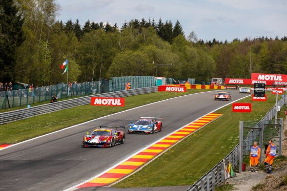 Ferrari 488 GTE (v.), und Ford GT