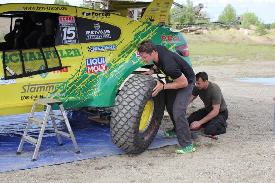 Heißer Reifen sucht groben Schotter