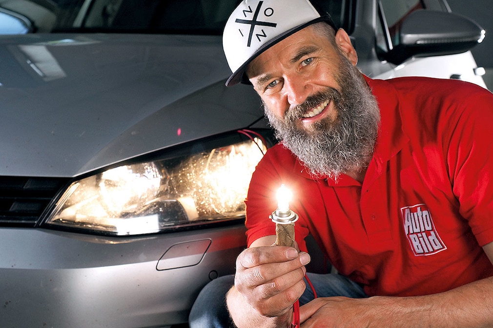 Motors präsentiert: Lampen- und Scheinwerfer-Austausch - AUTO BILD