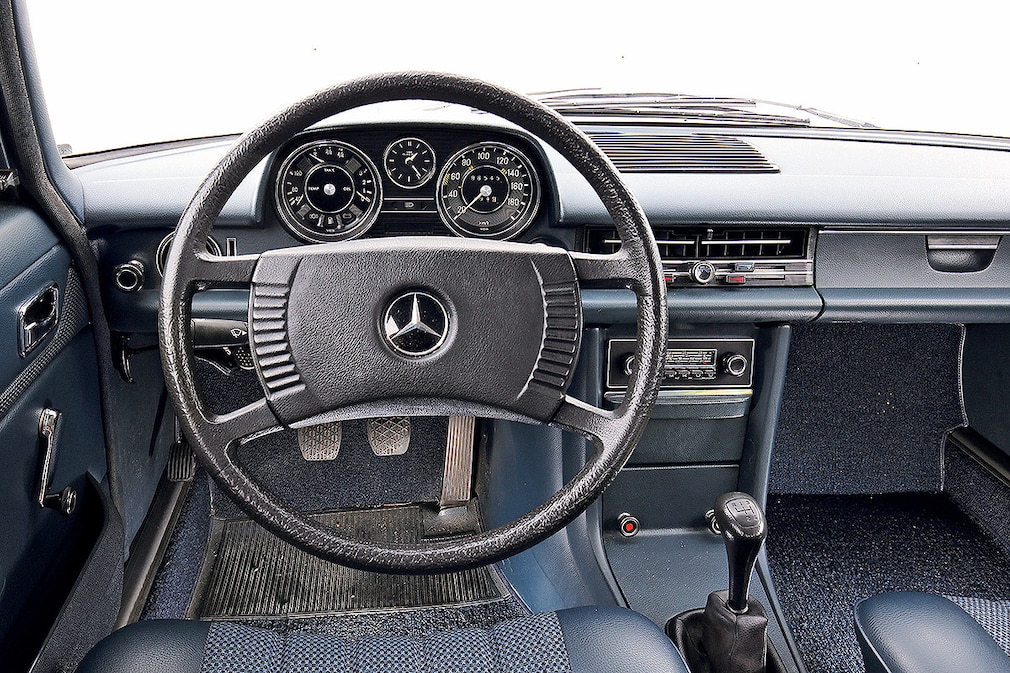 Mercedes 230.4