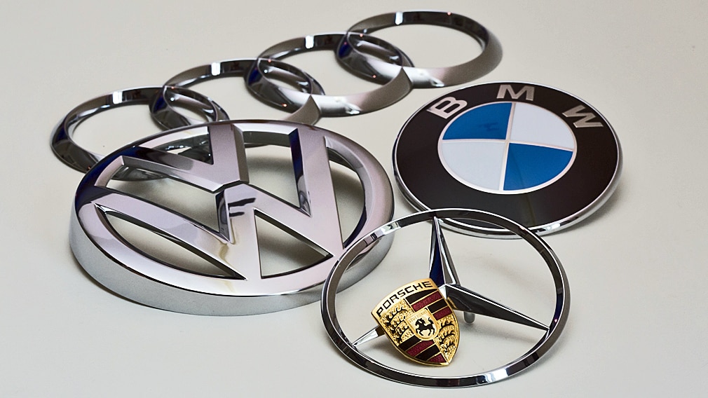 Logos AUDI, Volkswagen, BMW, Mercedes Benz und Porsche.
