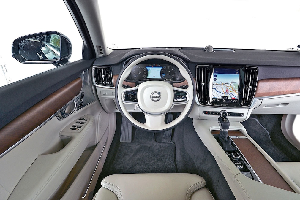 Volvo V90 D4