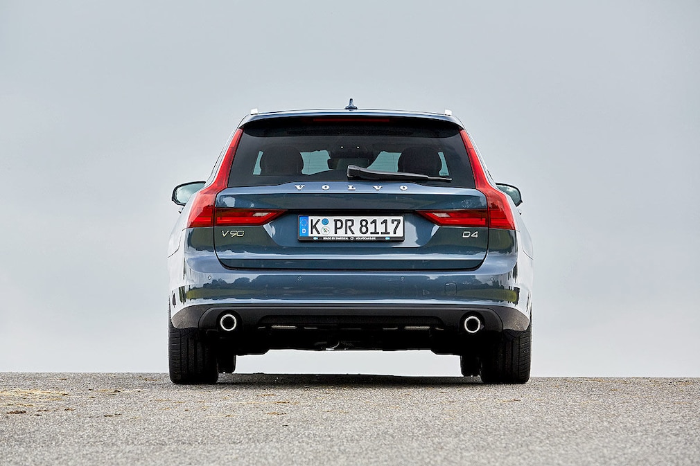 Volvo V90 D4