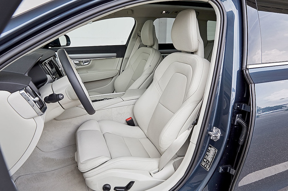Volvo V90 D4