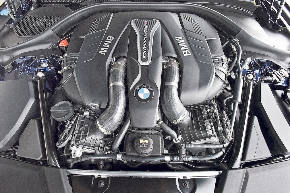 BMW M550i