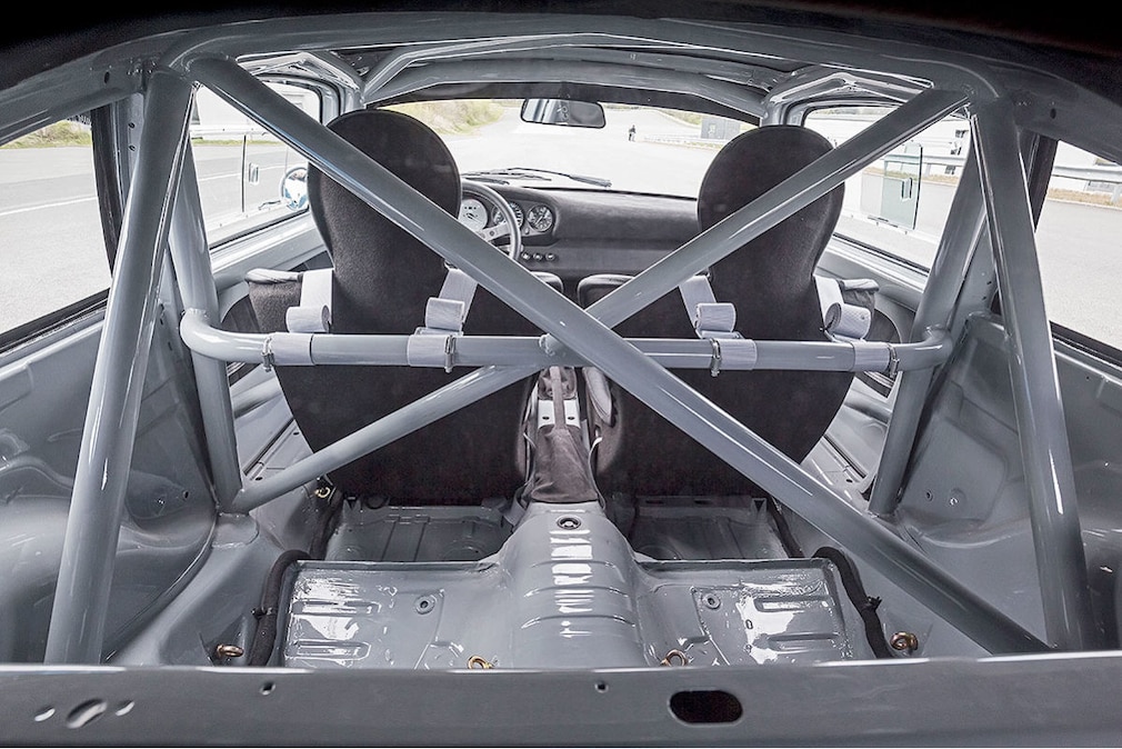 dp motorsport 911 Classic RSR