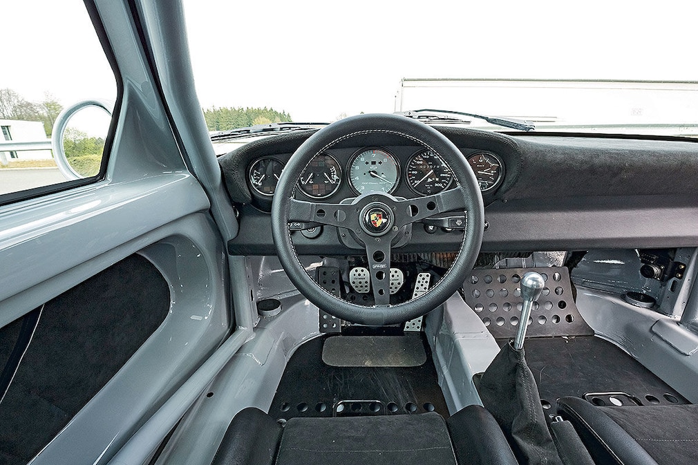 dp motorsport 911 Classic RSR