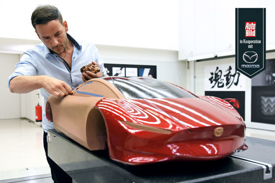 Jascha Straub mit seinem Mazda-Design